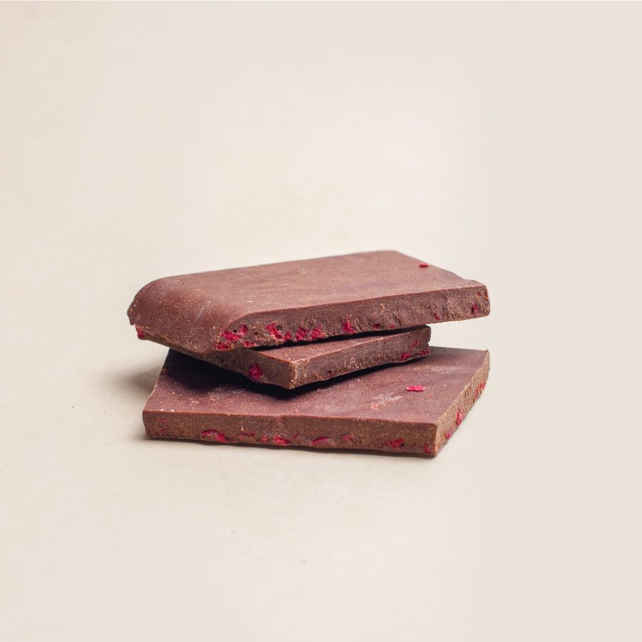 Темный шоколад с вишней и миндальными лепестками Rawbob, 100 гр